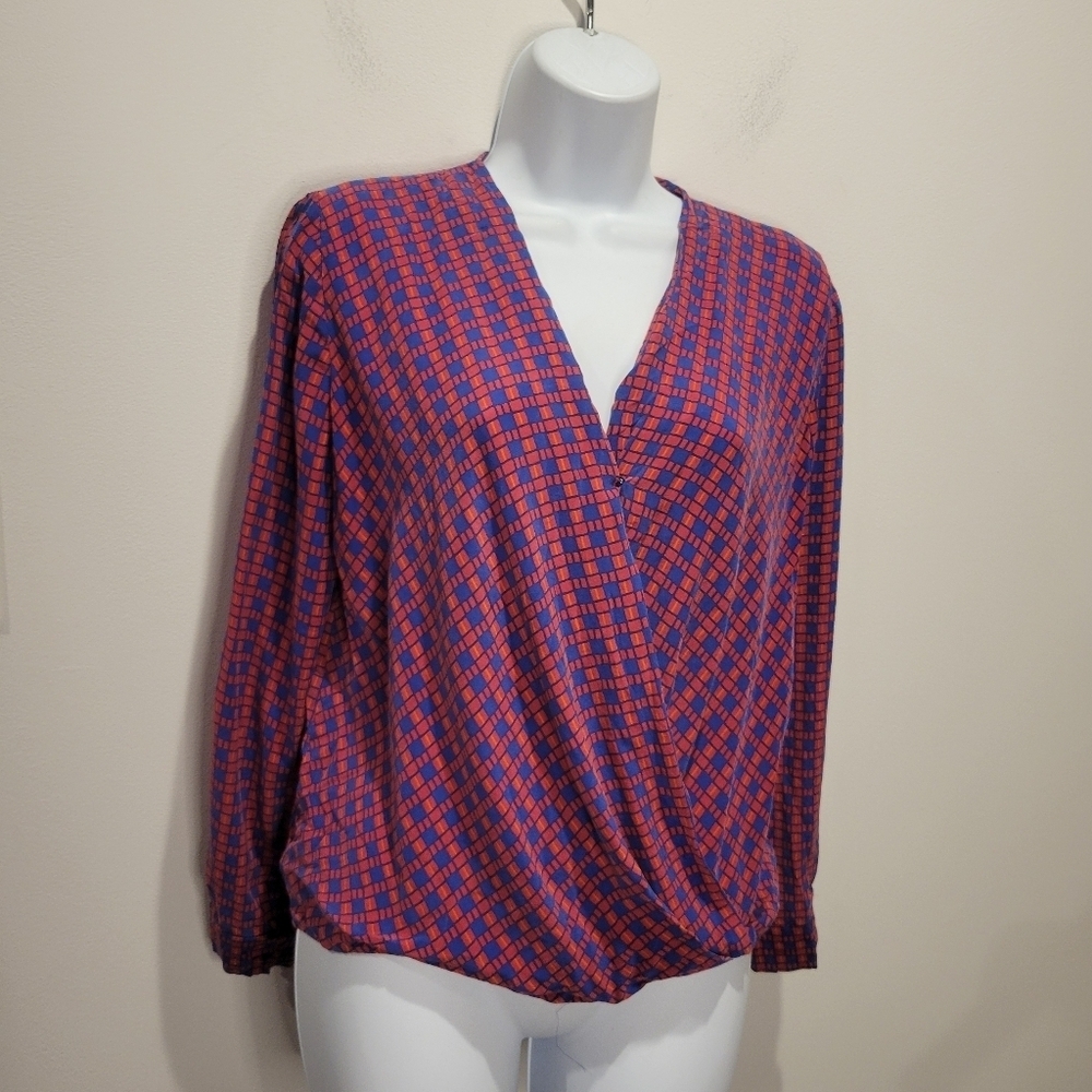Diane Von Furstenburg Size 8 Silk Wrap Red/blue Print Blouse